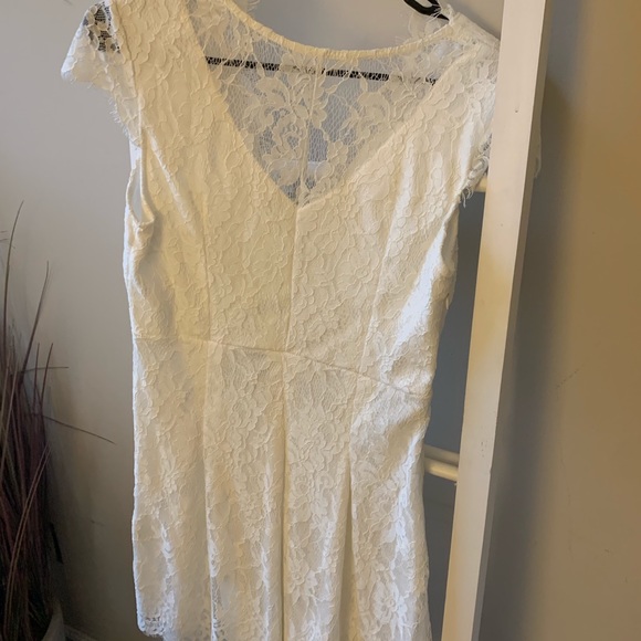 White lace dress - Picture 2 of 3